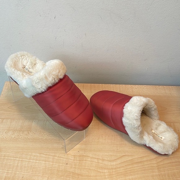 Vionic Josephine Dusty Cedar Puffy Nylon Shearling Lined Slipper - New - Picture 1 of 7